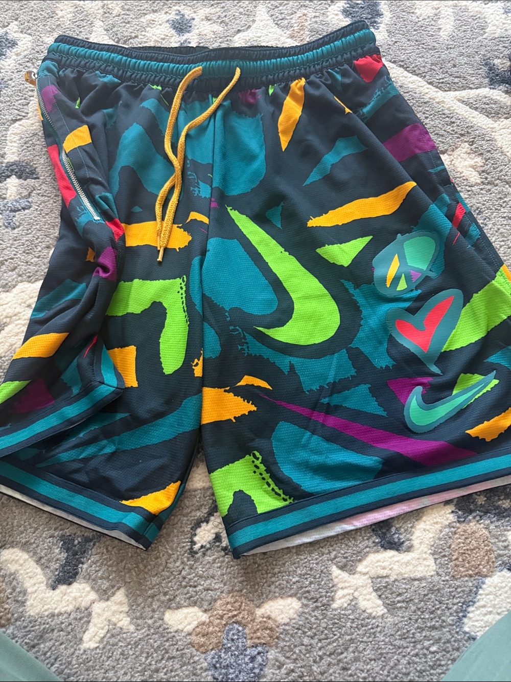 Nike dri fit Men’s Black peace love Shorts with colorful Graphics size XL
